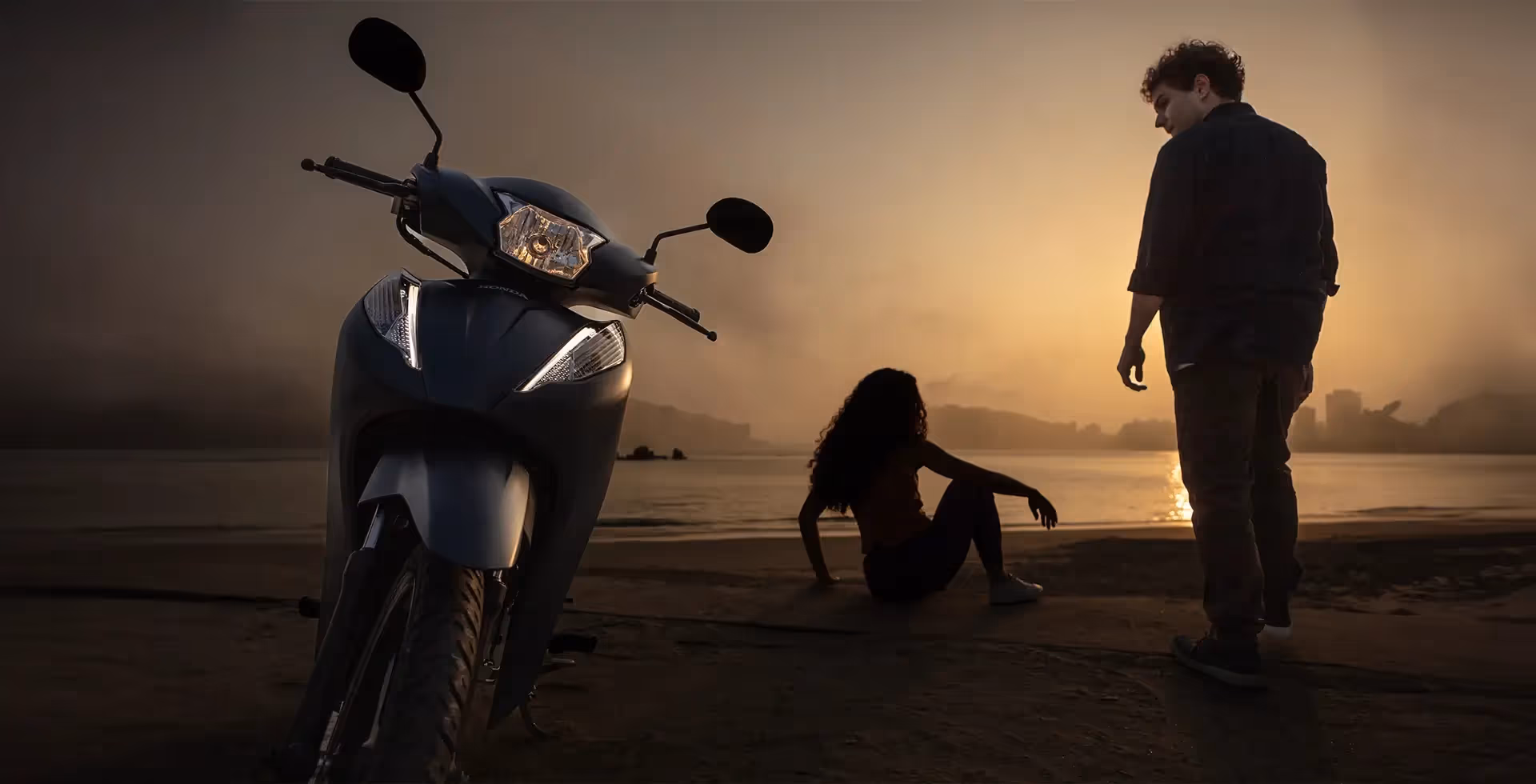 Honda Biz 125 detalhe em ambiente externo