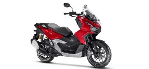 Honda ADV vermelha lateral, destaque para design imponente