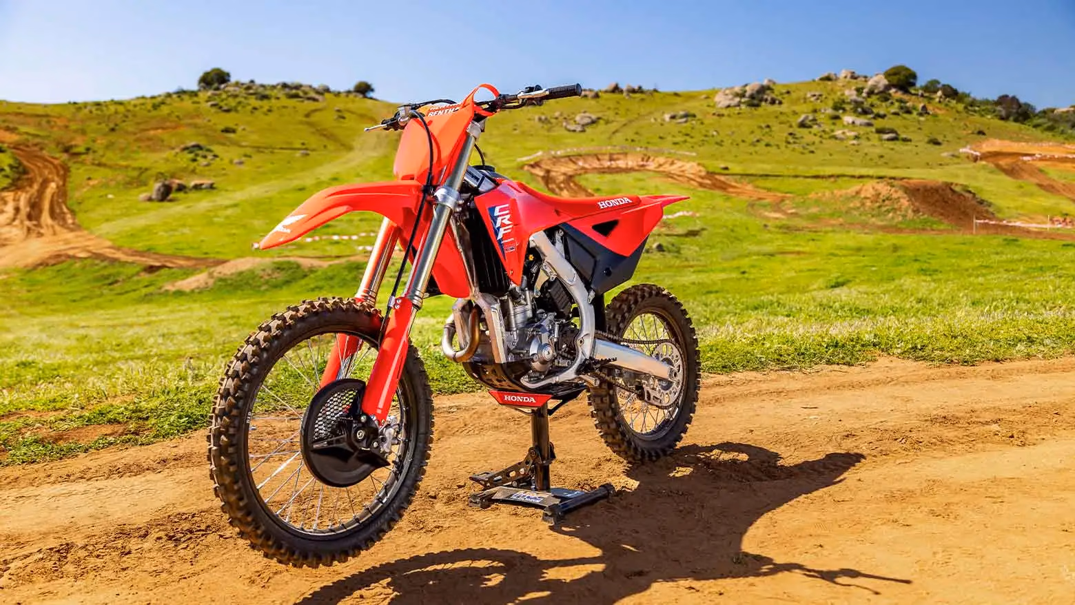 CRF 250R vista lateral esquerda em ambiente externo - 3 de 7