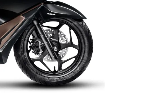 Detalhe do sistema de freio dianteiro PCX