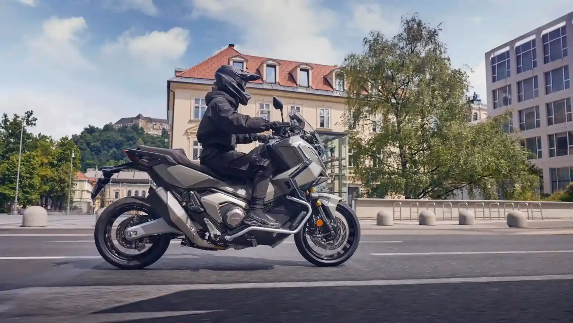 Honda X Adv Galeria De Imagens Foto 01 - 1 de 35