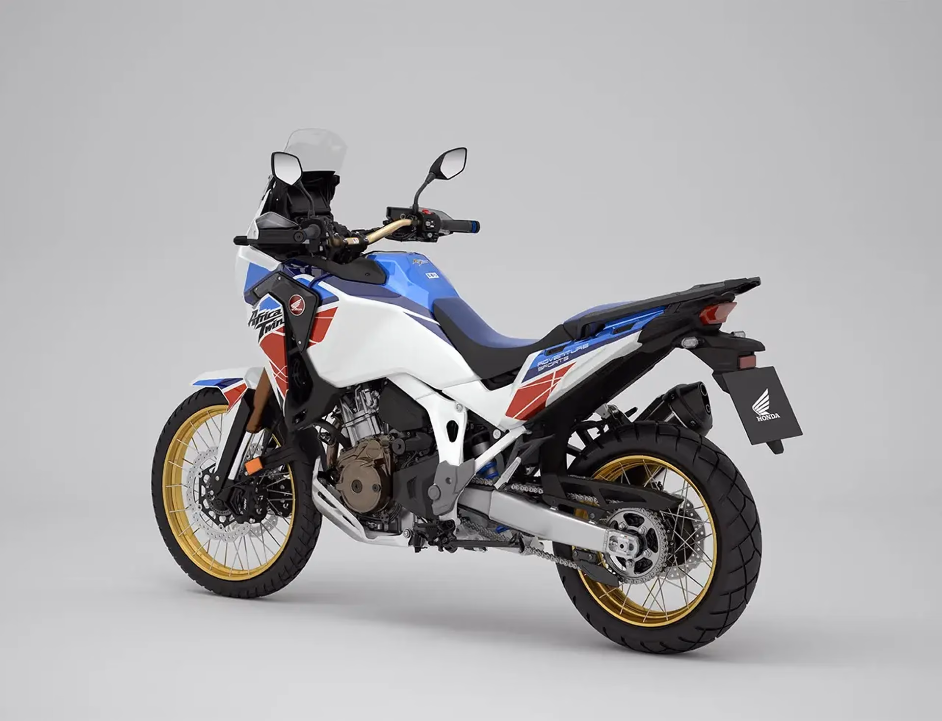 Perspectiva 3/4 frontal direita da CRF 1100L Africa Twin Adventure Sports ES - 20 de 24