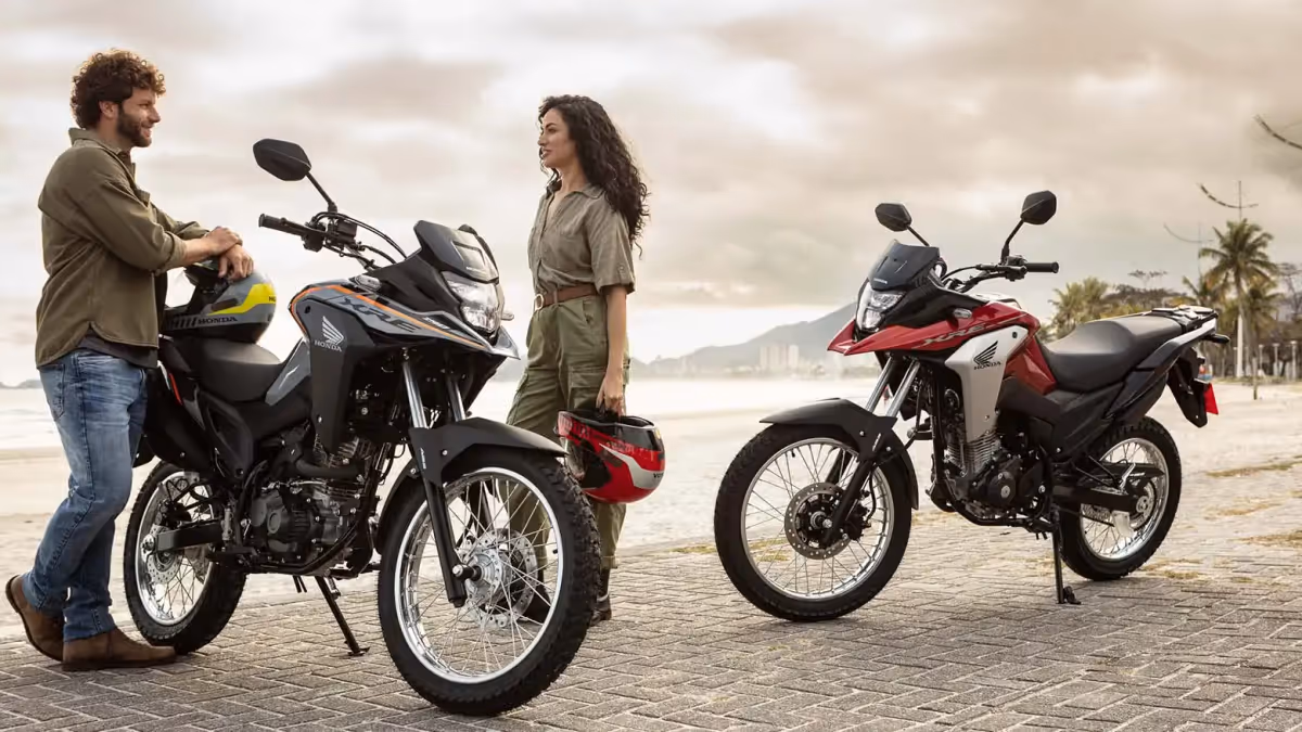 XRE 190 vista lateral vermelha e cinza