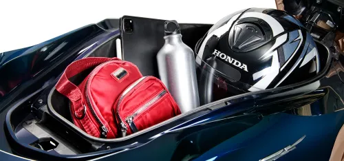 Porta-objeto PCX com mochila e capacete